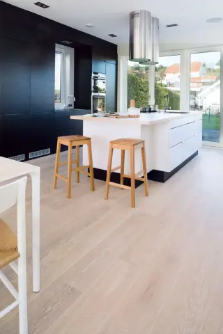 Plank Castle Oak Coral Animoso view 5