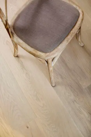 Plank Castle Oak Sand Animoso view 3