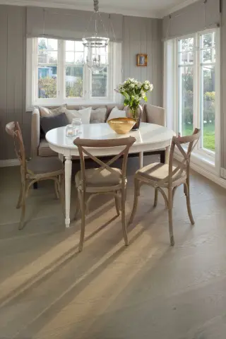 Plank Castle Oak Sand Animoso view 4