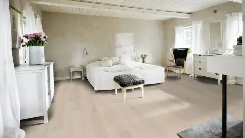 Oak Crisp view 2